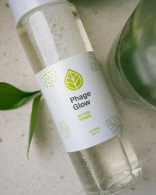 Náš @phageglow Active Toner kombinuje přírodní extrakty a jemné aktivní látky, které společně poskytují účinnou péči o...